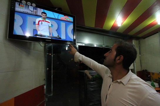 تماشای فوتبال ایران و نیجریه در سطح شهر